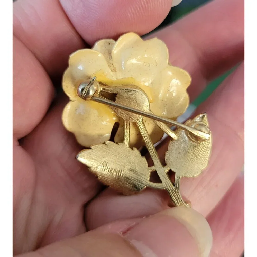 Trifari Flower Brooch Signed Gold Tone Pin Rhinestone Vintage